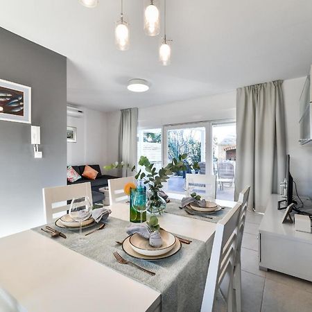 Deluxe Triplex Antea Villa Sukosan Bagian luar foto
