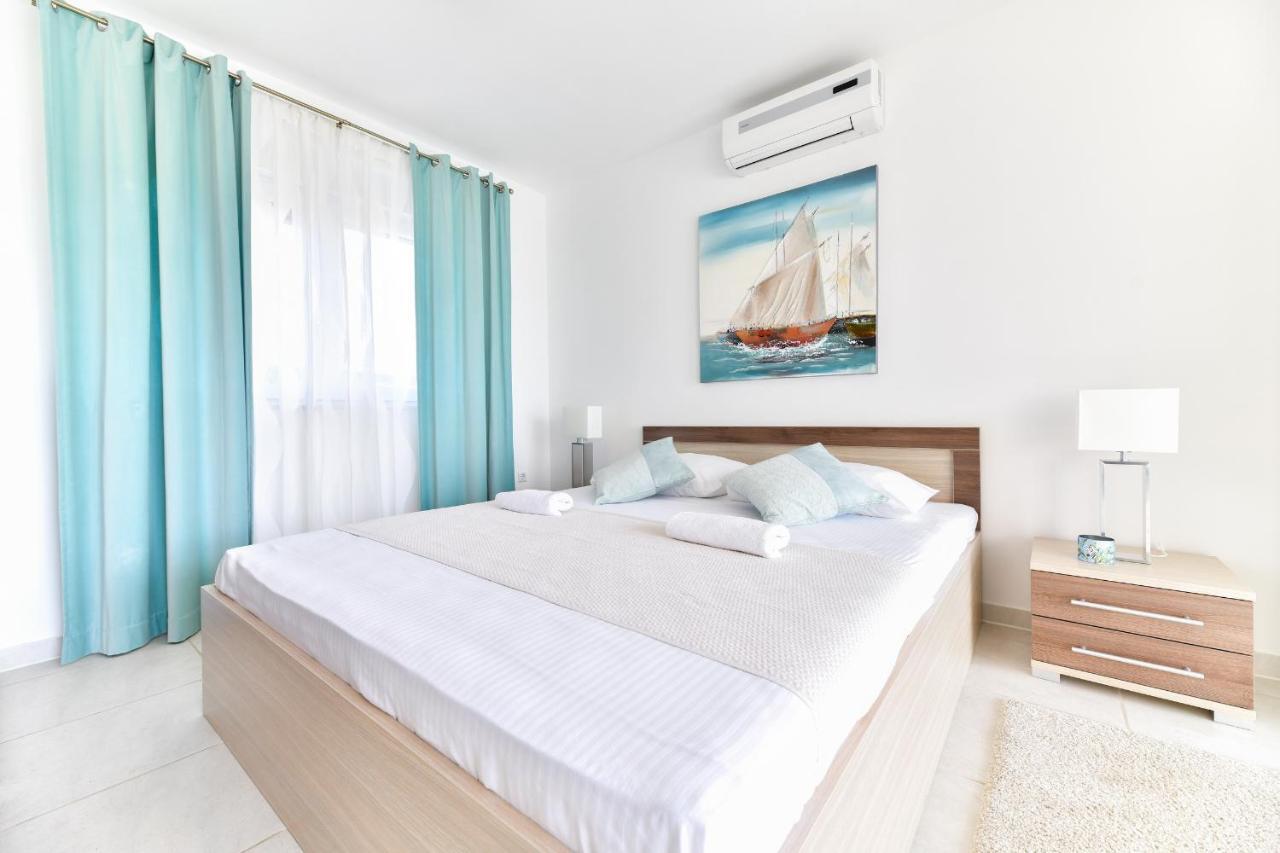 Deluxe Triplex Antea Villa Sukosan Bagian luar foto