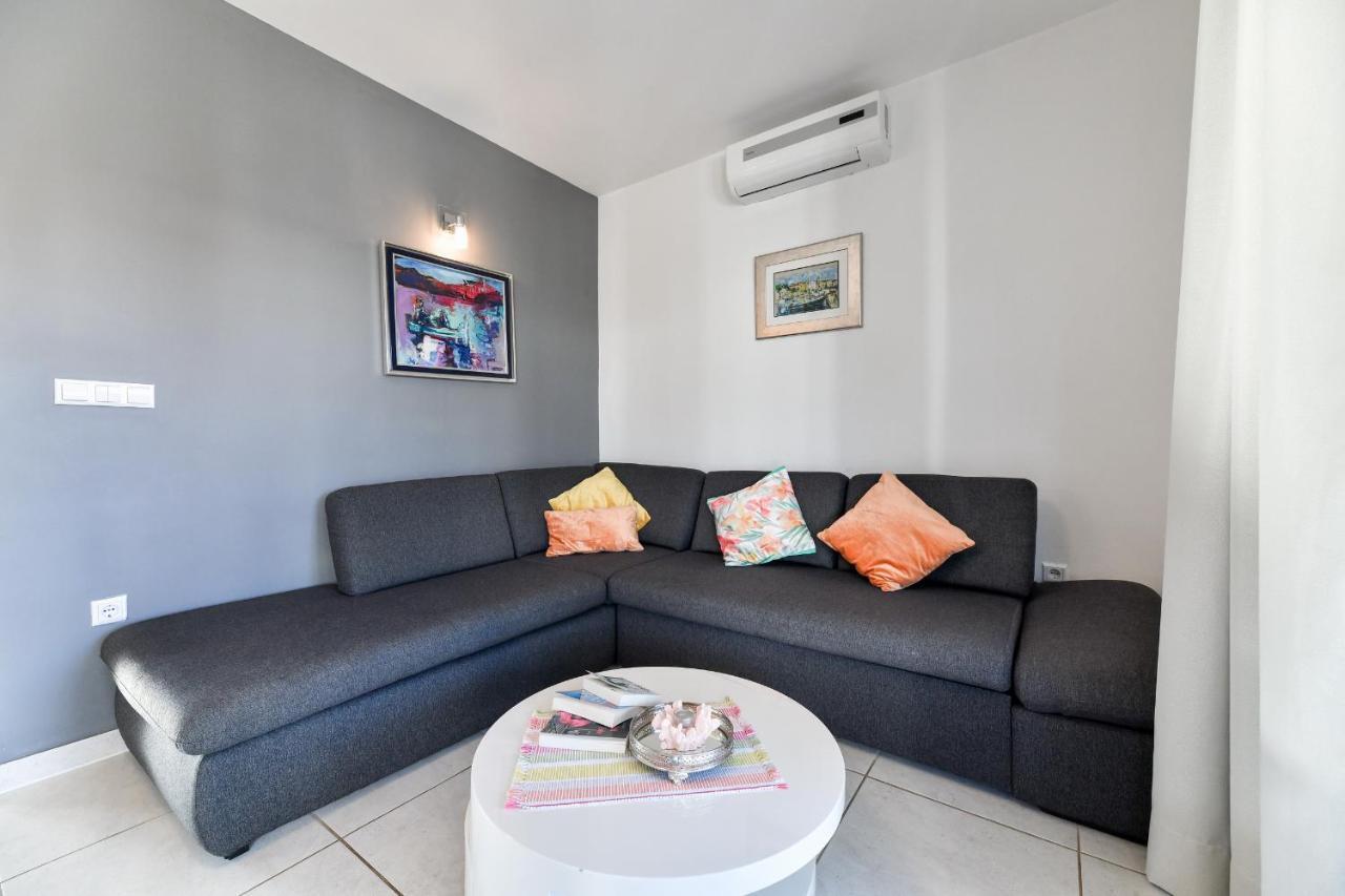 Deluxe Triplex Antea Villa Sukosan Bagian luar foto