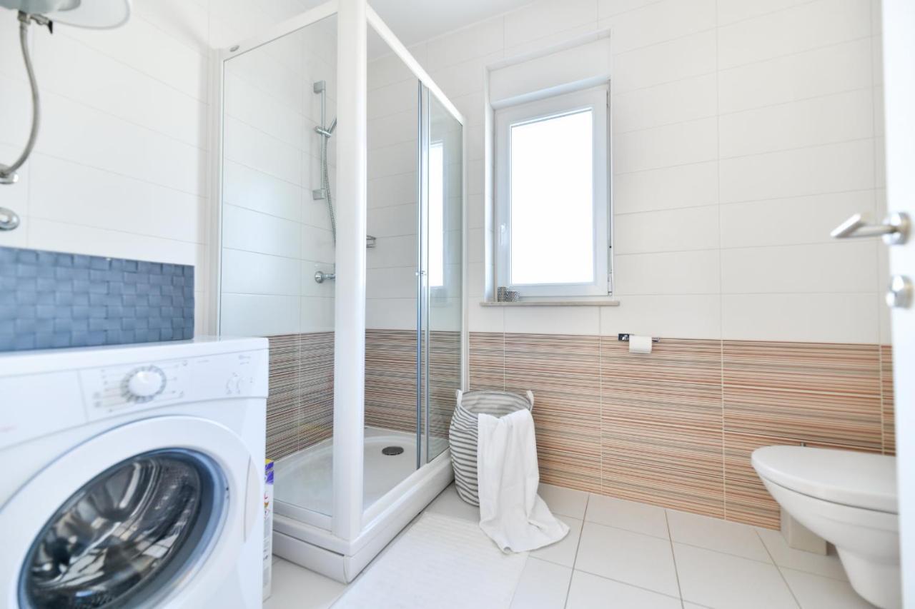 Deluxe Triplex Antea Villa Sukosan Bagian luar foto